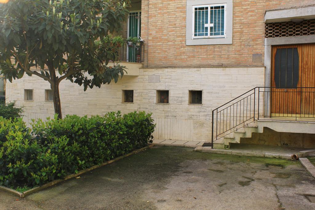 B&B Il Giardino In Citta - Parcheggio Privato Gratuito Foggia Bagian luar foto